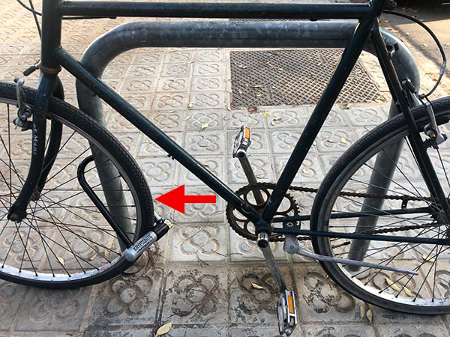 Stand lock for online bike